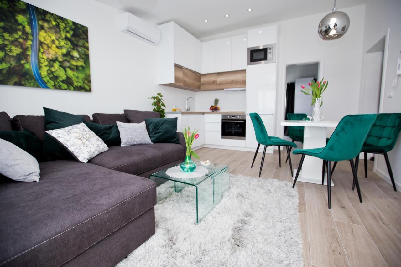 Luxury Apartments Mia Подстрана Екстериор снимка