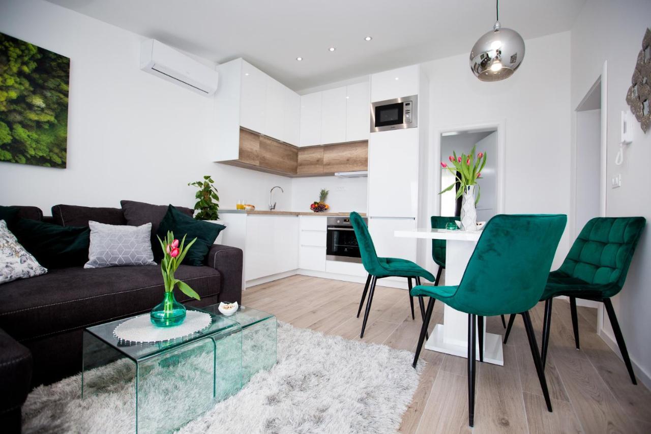 Luxury Apartments Mia Подстрана Екстериор снимка
