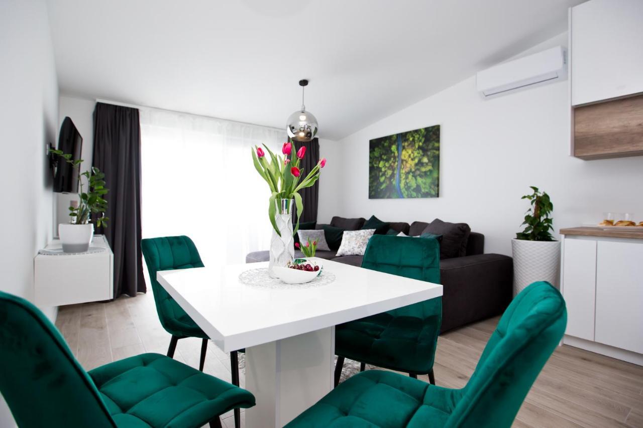 Luxury Apartments Mia Подстрана Екстериор снимка